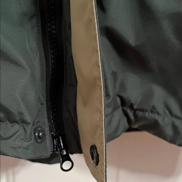 Columbia Men's Olive and Black Ski Jacket - Picture 9 of 16